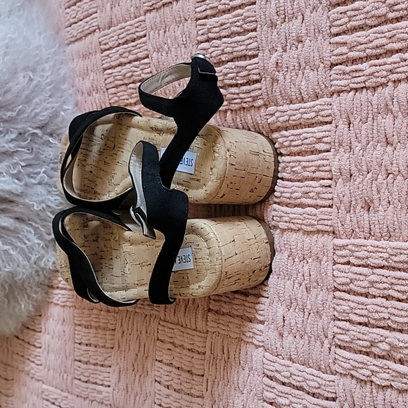 Steve Madden Black & Tan Suede Sandals, ankle buckle ✌️✌️✌️✌️ - Picture 7 of 10